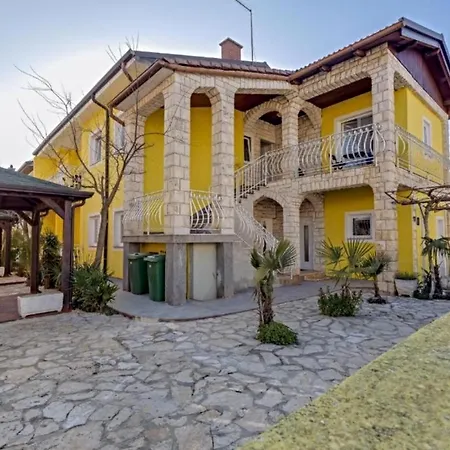 Apartment Kekec *